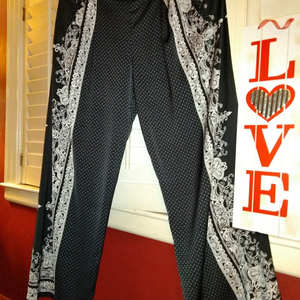 Cool & Comfy Wide leg paisley pants.